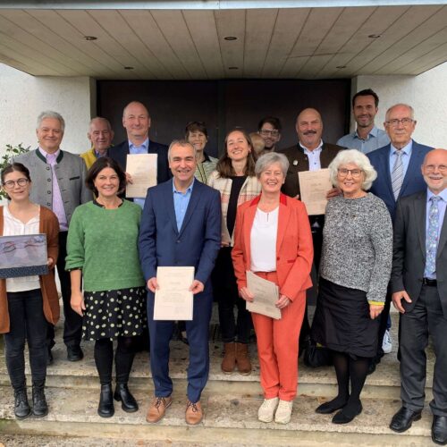 Die Teilnehmer des GemeindeFernStudiums erhalten Diplome | Theologische Hochschule Friedensau